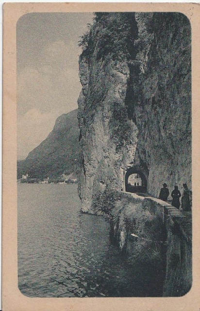 Lago di Como, galleria nella montagna.