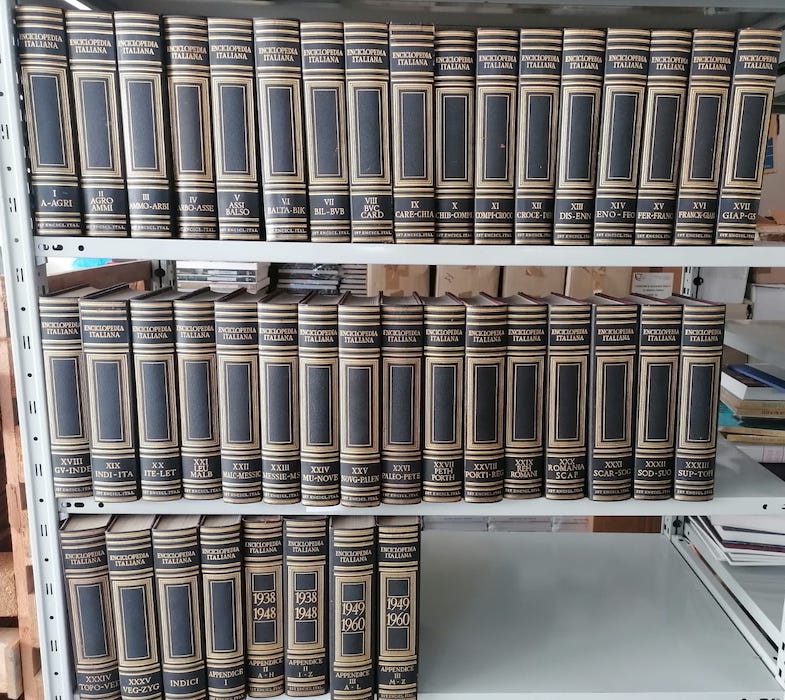 Enciclopedia italiana di scienze, lettere ed arti: 41 volumi.