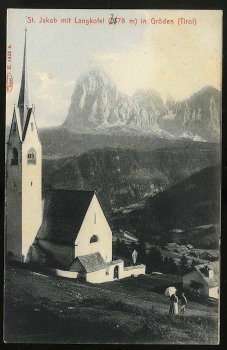 St. Jakob mit Langkofel (3178 m) in Gröden.